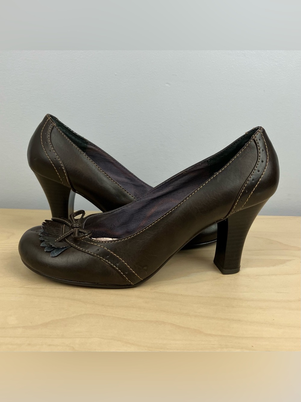 Vintage Y2K Mudd Women’s Size 7.5 M Nina Brown Heels Pumps Kiltie Bow Accent - Picture 3 of 11